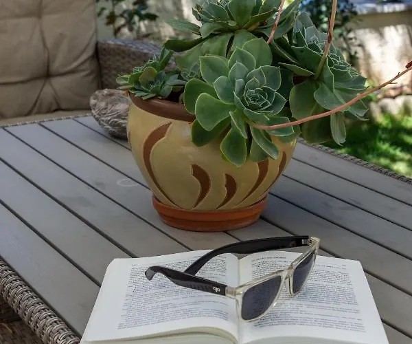 Mandani アパート